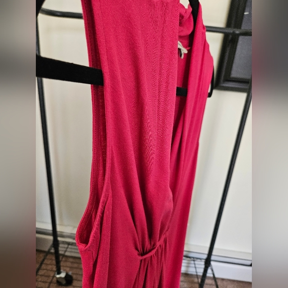 V neck sleeveless tunic top in beautiful raspberry color, size M - Picture 5 of 6